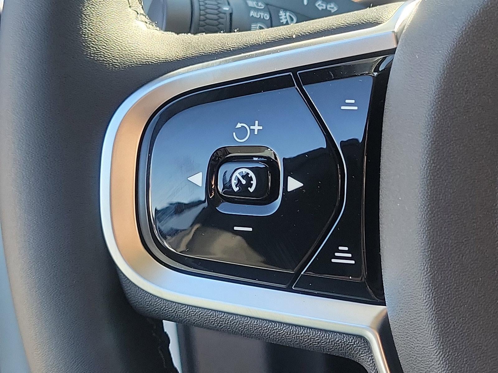 2025 Volvo XC60 Plug-In Hybrid T8 AWD Plus