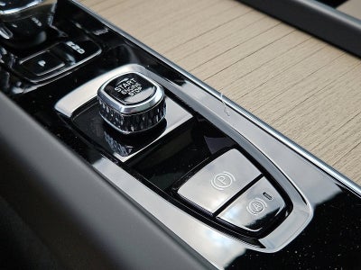 2026 Volvo XC60 Plug-In Hybrid T8 AWD Plus