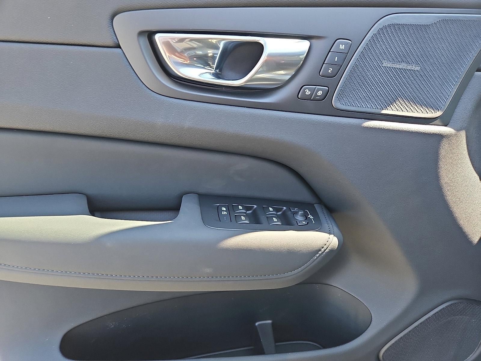 2026 Volvo XC60 Plug-In Hybrid T8 AWD Ultra Black Edition