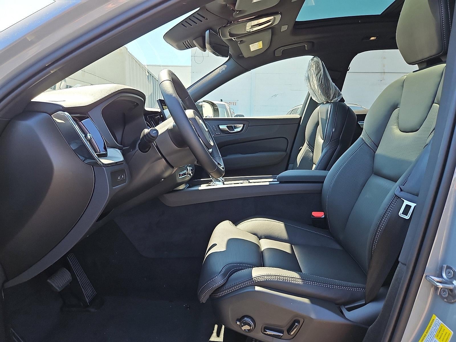 2026 Volvo XC60 Plug-In Hybrid T8 AWD Ultra Black Edition