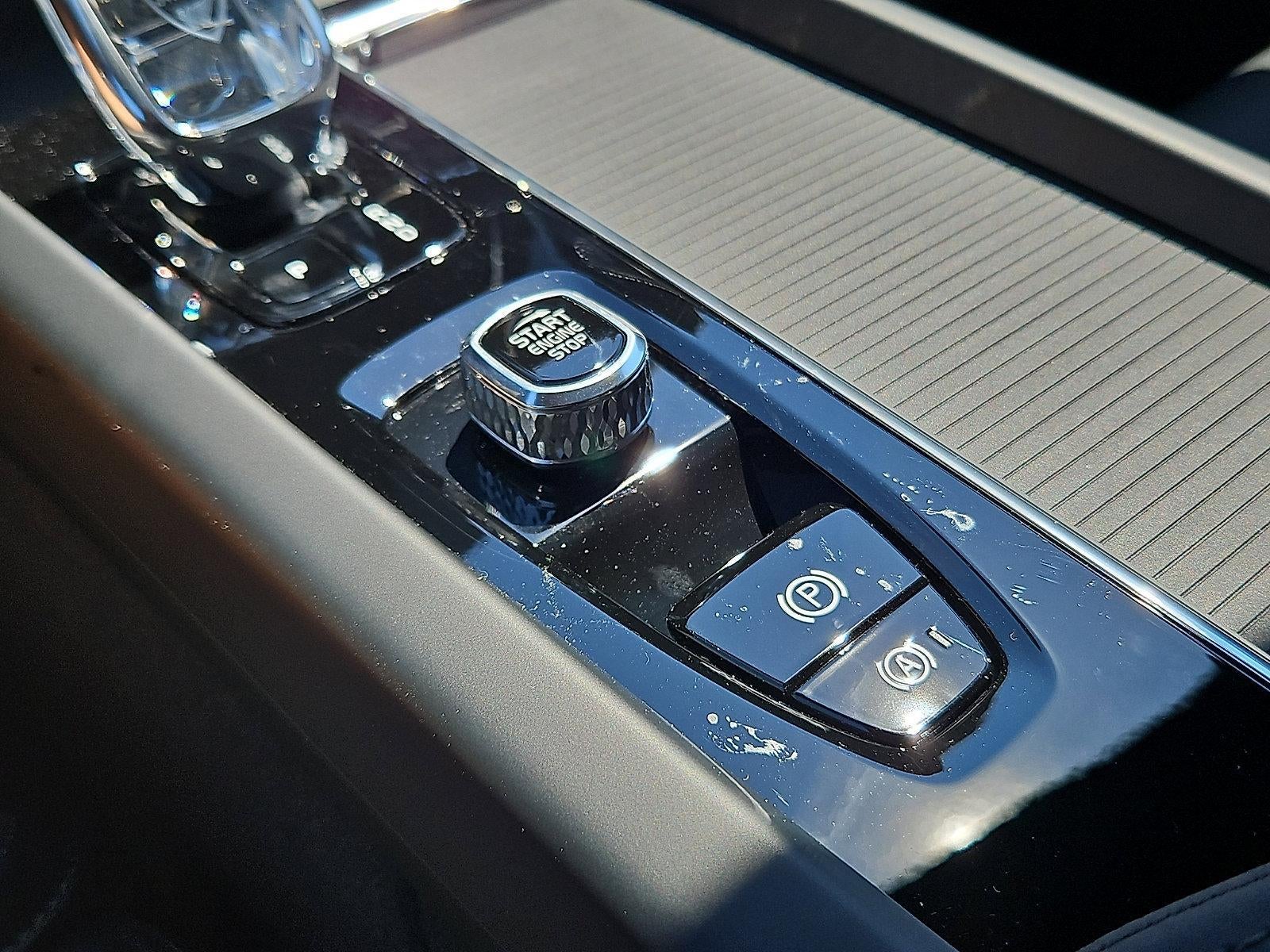 2026 Volvo XC60 Plug-In Hybrid T8 AWD Ultra Black Edition