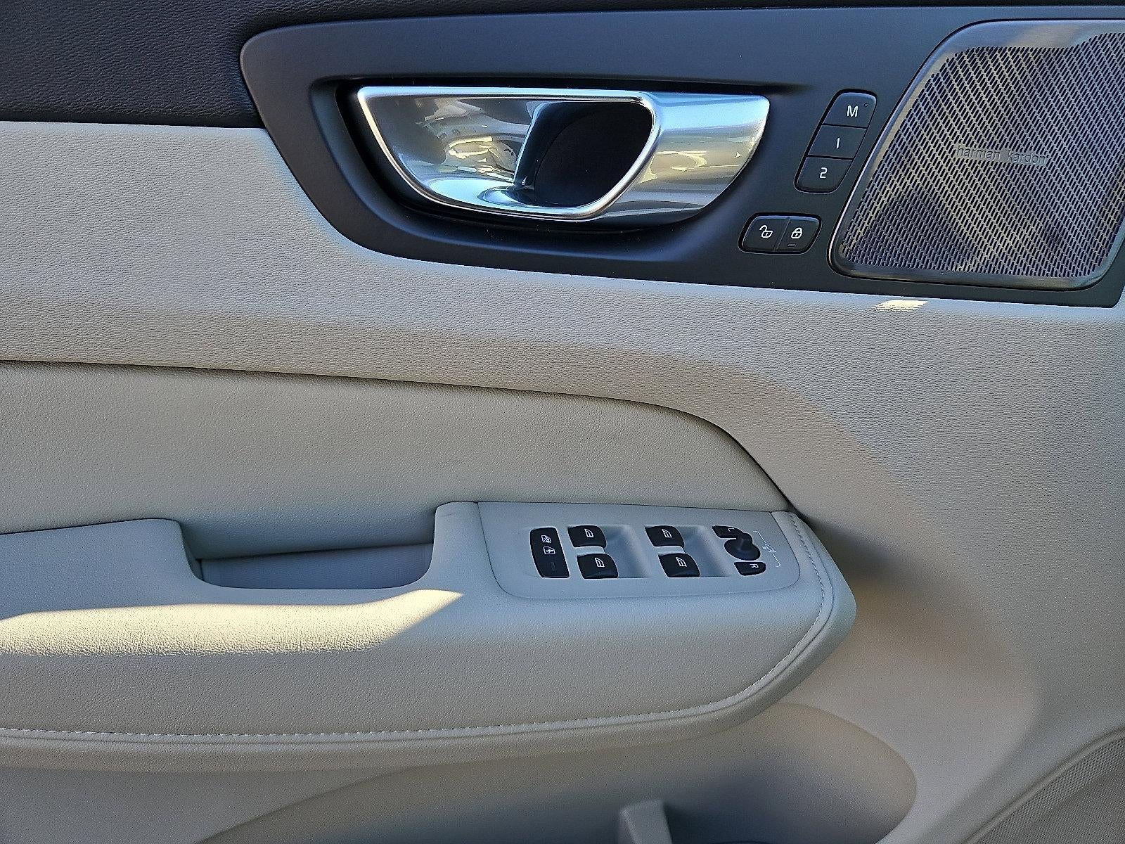 2026 Volvo XC60 Plug-In Hybrid T8 AWD Ultra