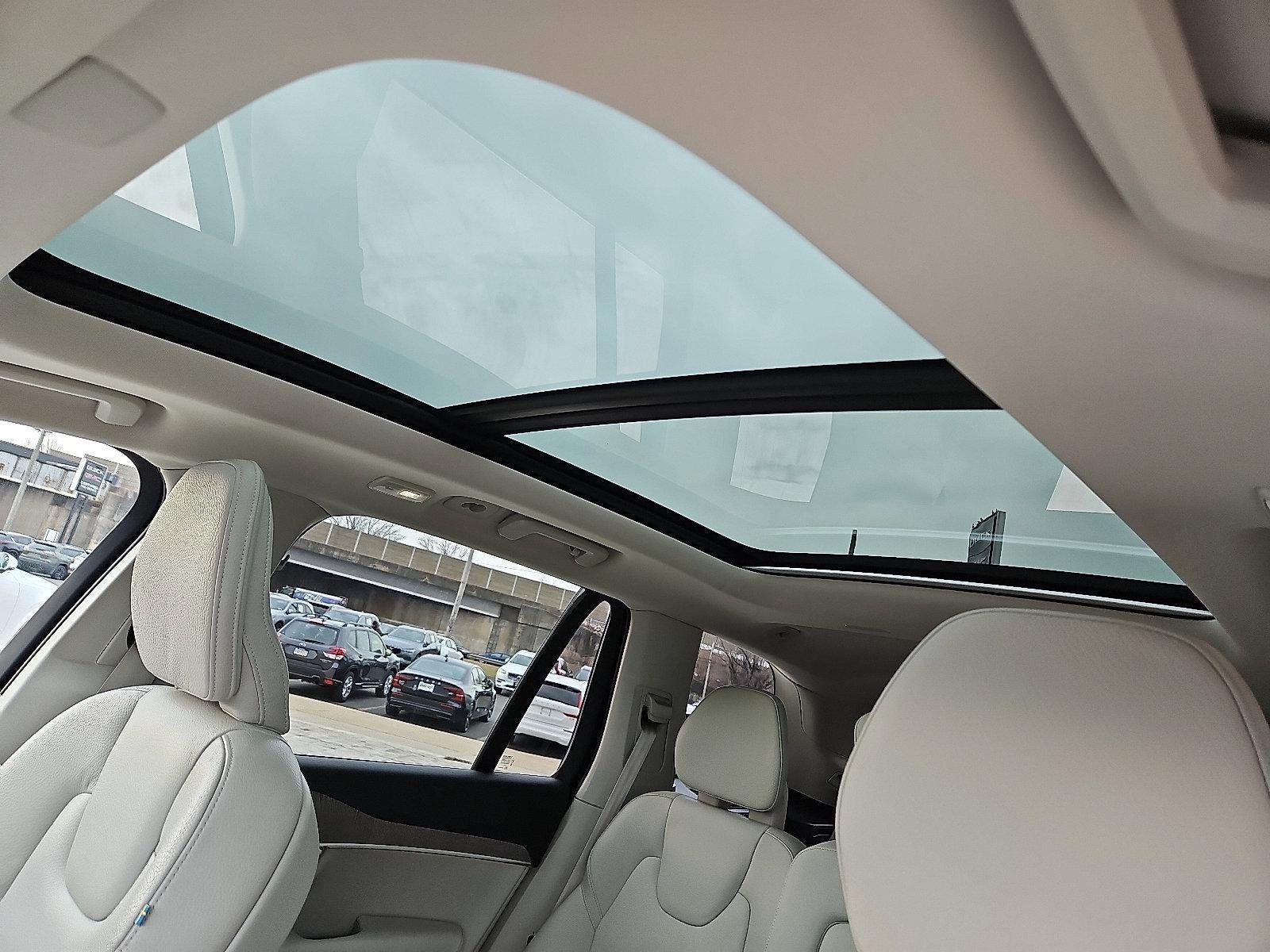 2024 Volvo XC90 B5 AWD Plus Bright Theme 7P