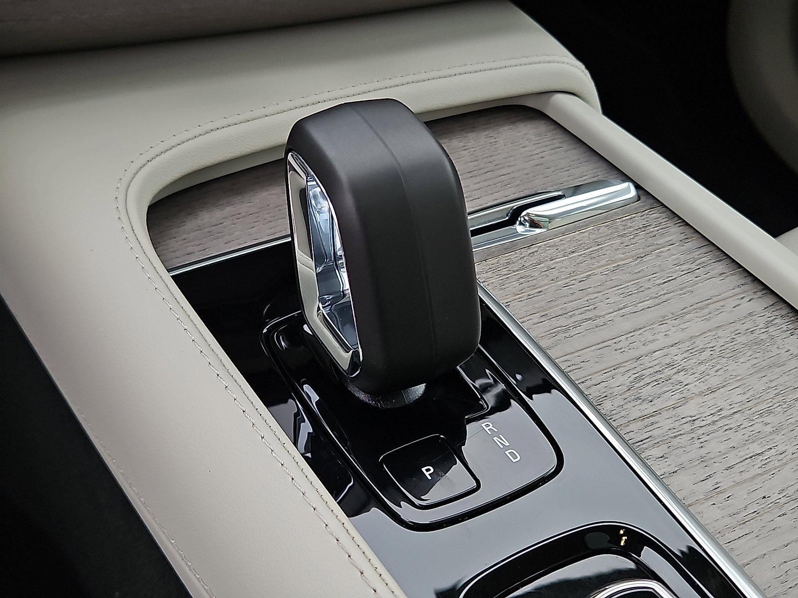 2024 Volvo XC90 B5 AWD Plus Bright Theme 7P