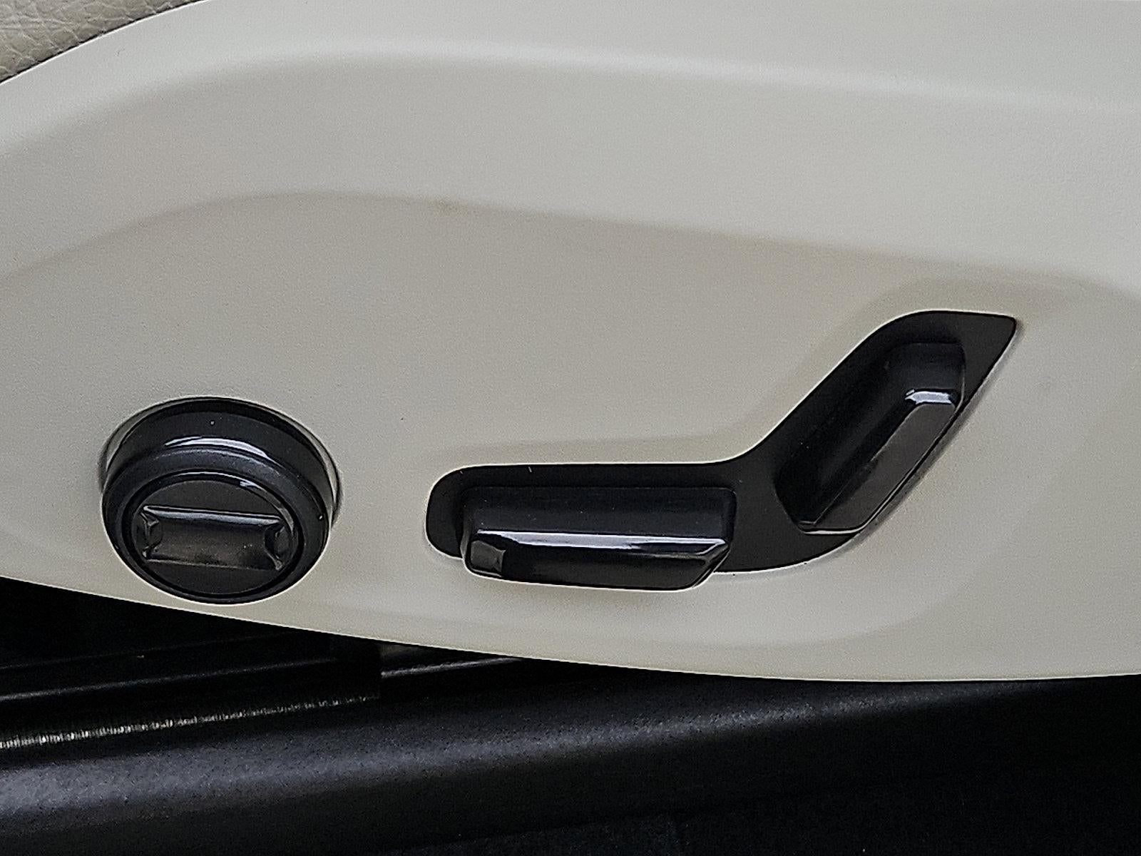 2024 Volvo XC90 B5 AWD Plus Bright Theme 7P