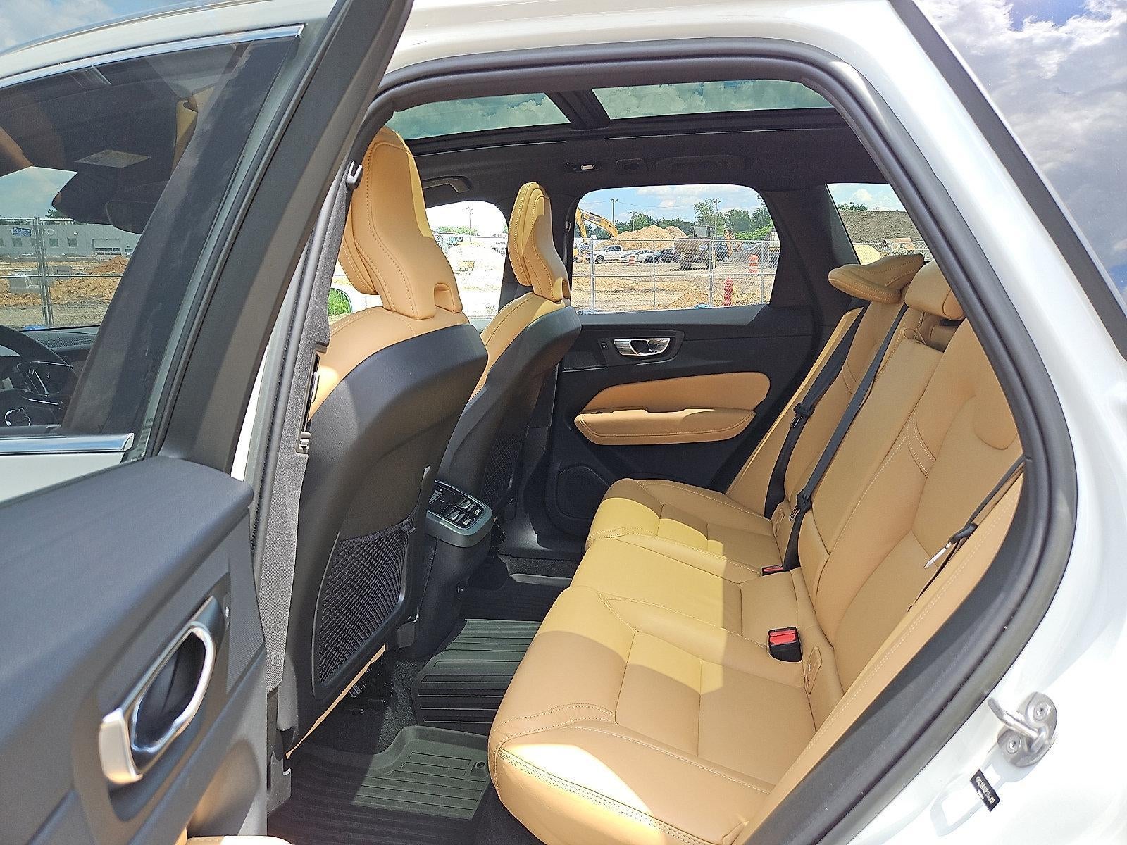 2023 Volvo XC60 B5 AWD Ultimate Bright Theme