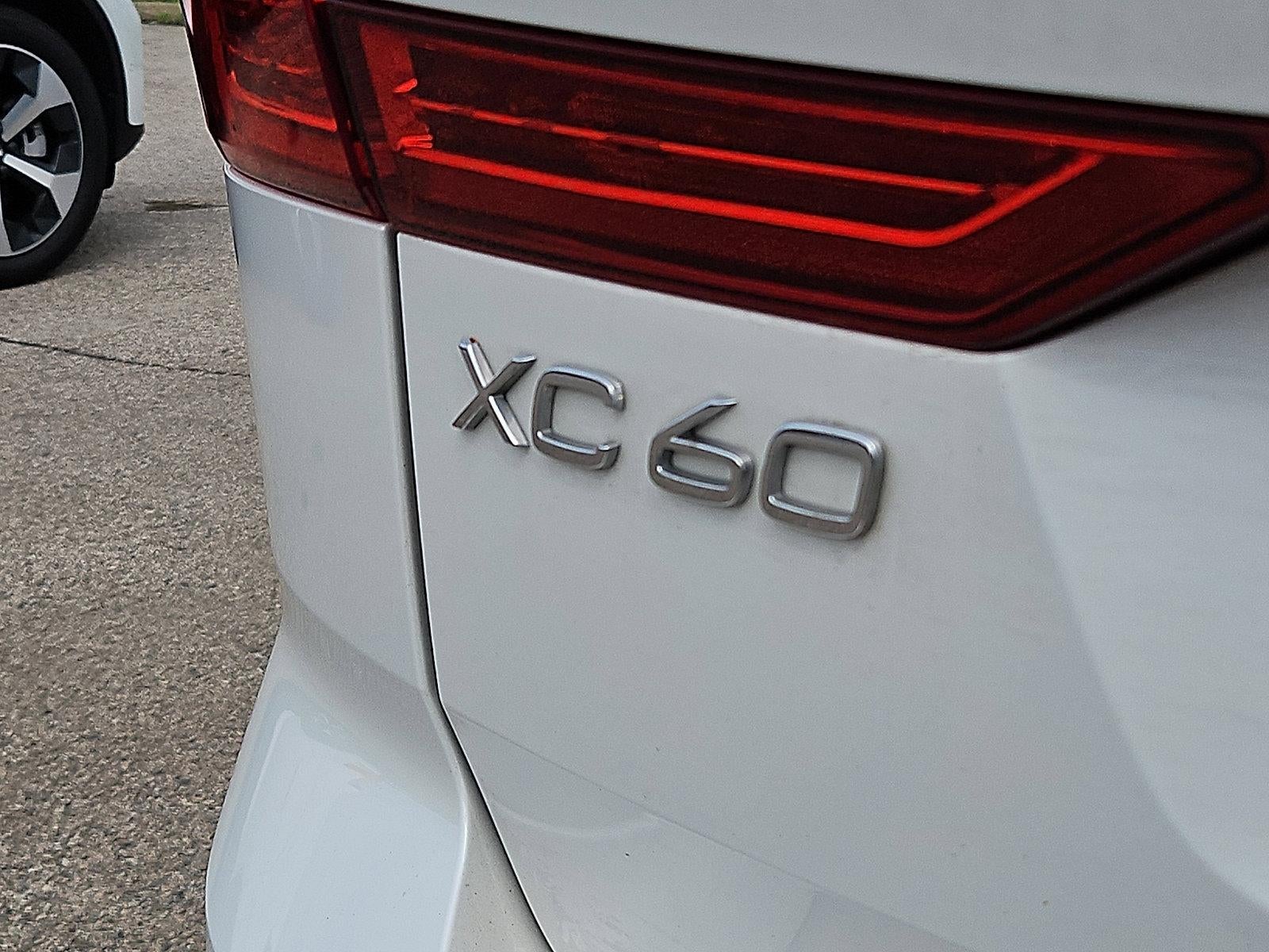 2023 Volvo XC60 B5 AWD Ultimate Bright Theme