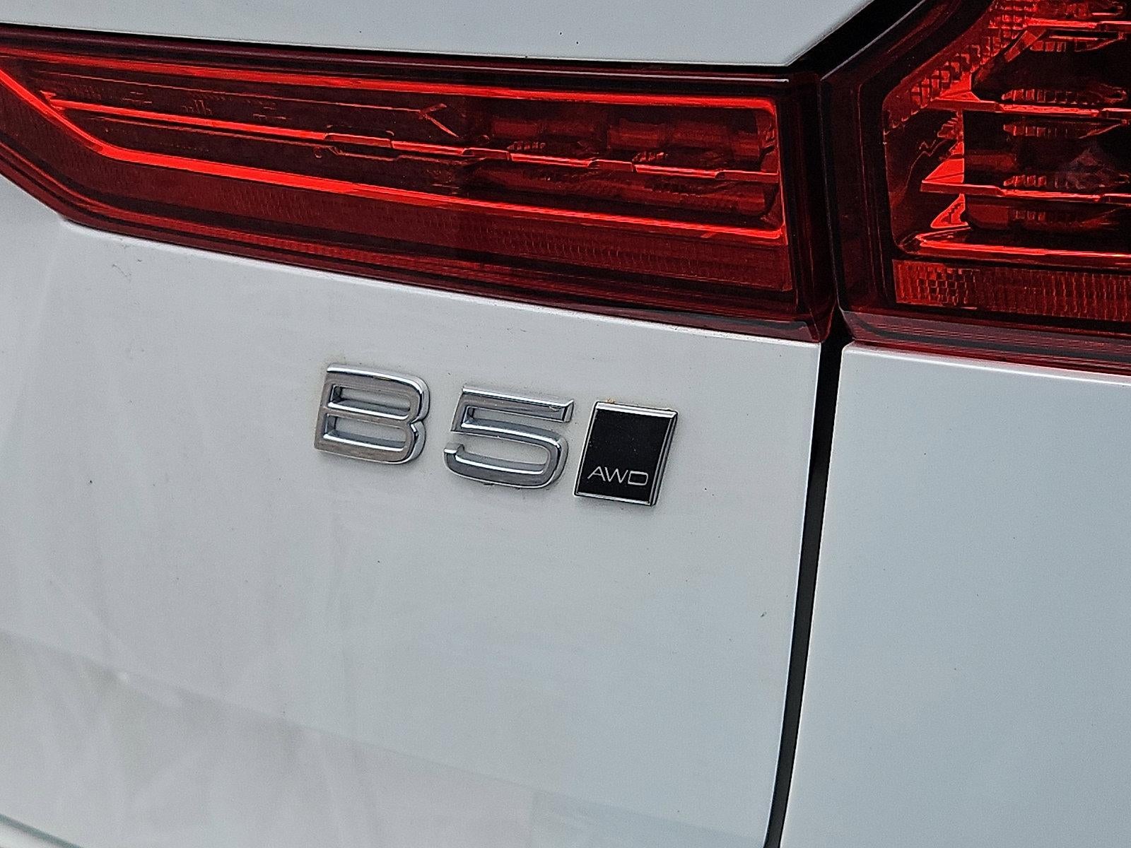 2023 Volvo XC60 B5 AWD Ultimate Bright Theme