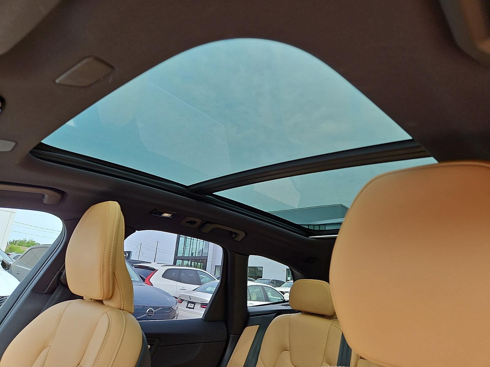 2023 Volvo XC60 B5 AWD Ultimate Bright Theme