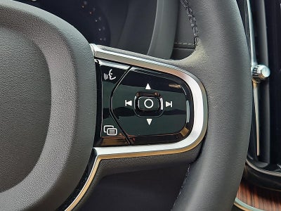 2023 Volvo XC60 B5 AWD Ultimate Bright Theme