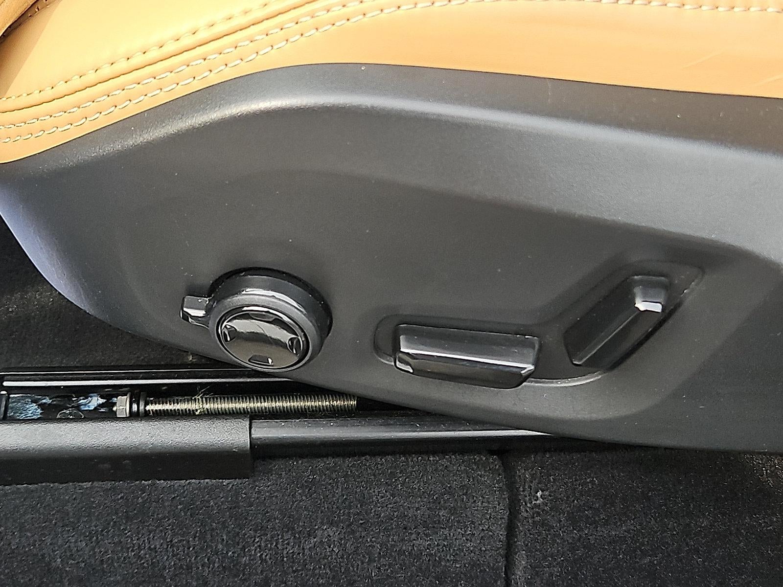 2023 Volvo XC60 B5 AWD Ultimate Bright Theme