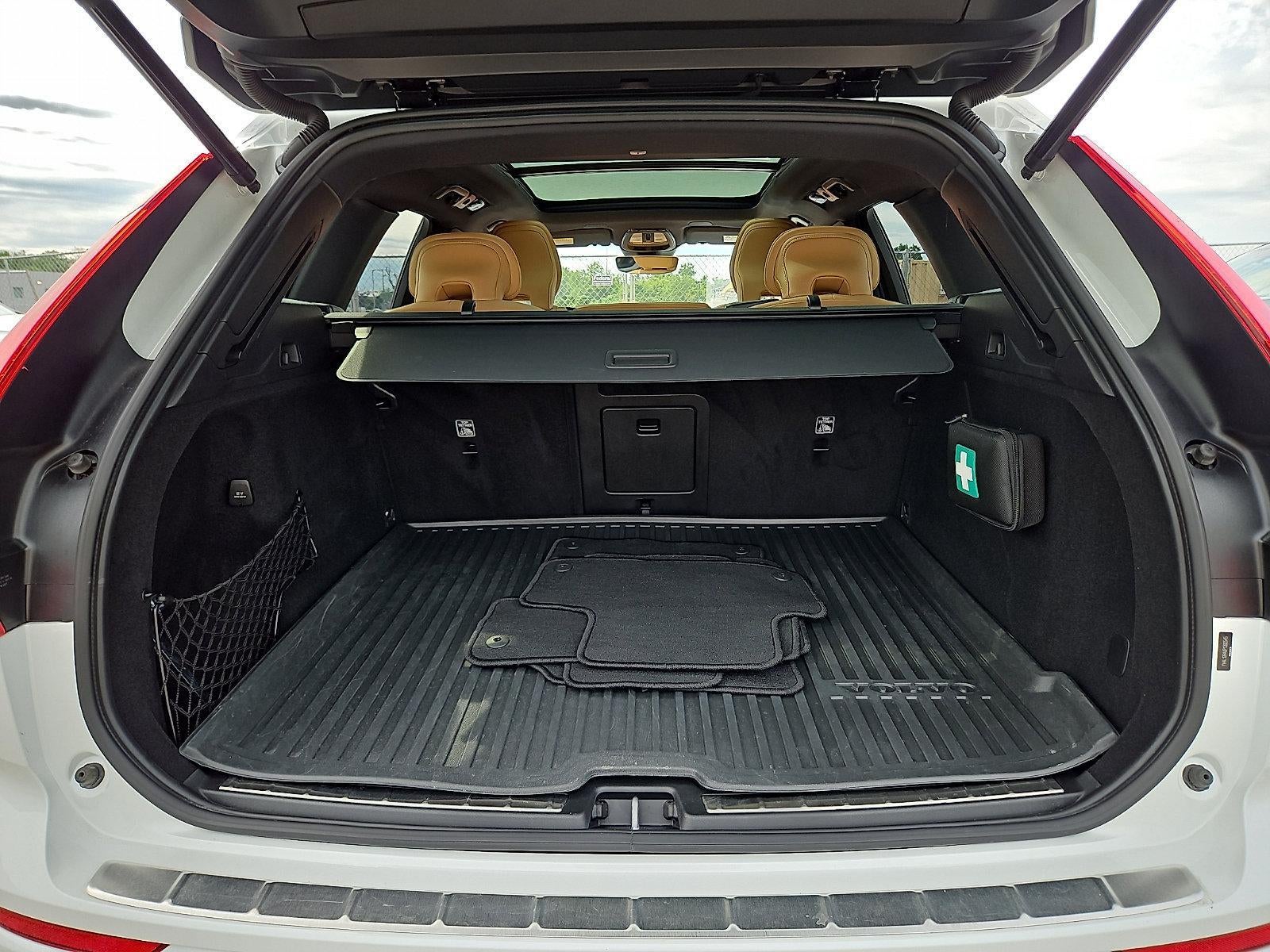 2023 Volvo XC60 B5 AWD Ultimate Bright Theme