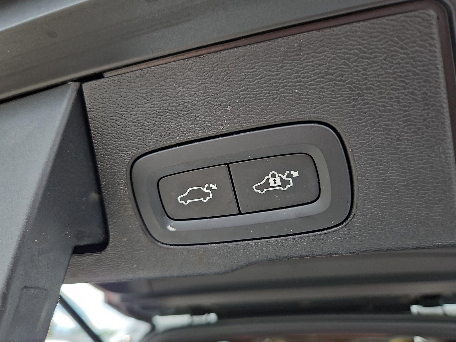 2023 Volvo XC60 B5 AWD Ultimate Bright Theme