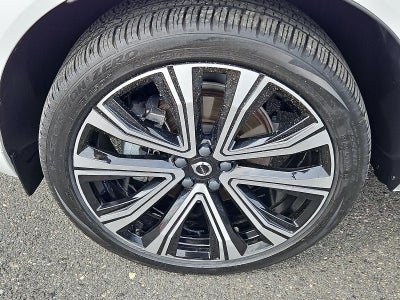 2023 Volvo XC60 B5 AWD Ultimate Bright Theme