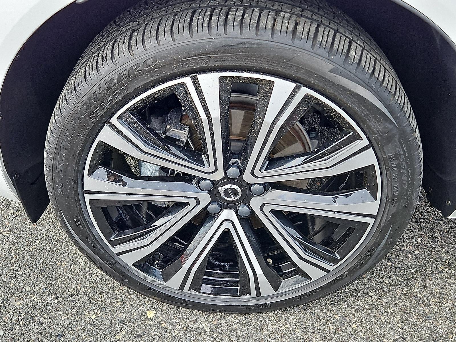 2023 Volvo XC60 B5 AWD Ultimate Bright Theme