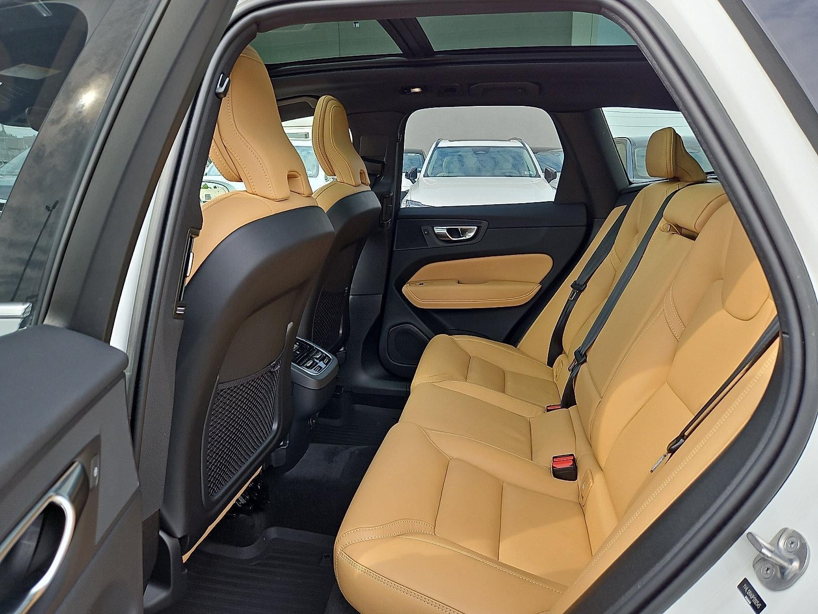 2023 Volvo XC60 B5 AWD Ultimate Bright Theme