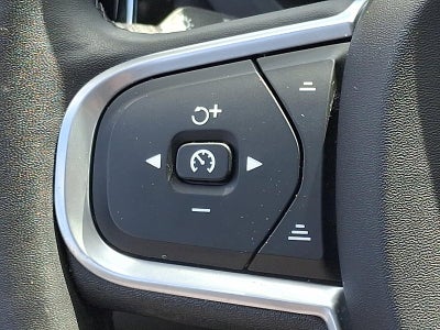 2022 Volvo XC60 B5 AWD Momentum