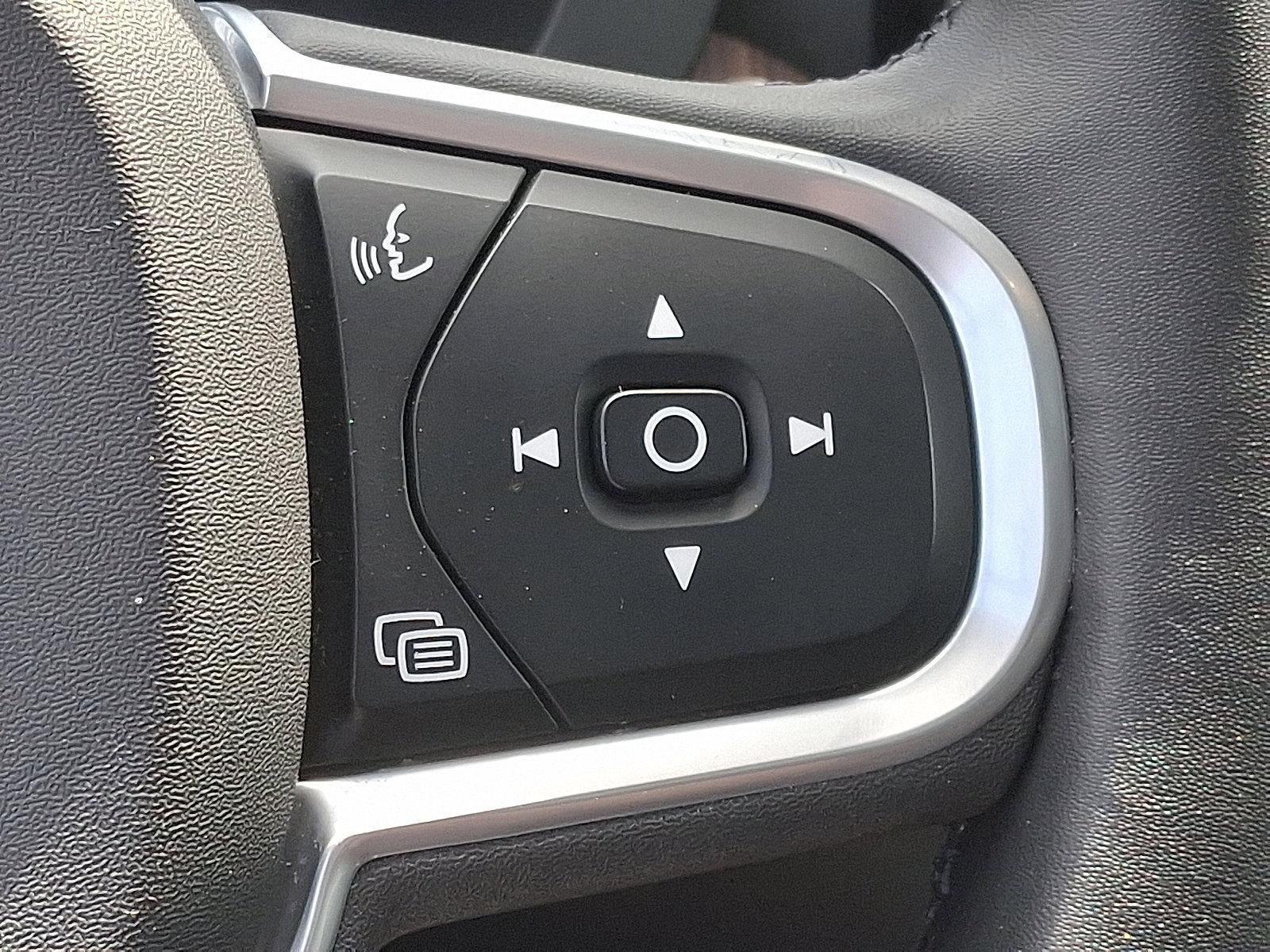 2022 Volvo XC60 B5 AWD Momentum