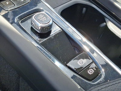 2022 Volvo XC60 B5 AWD Momentum