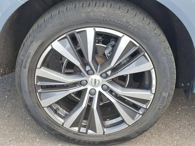 2022 Volvo XC60 B5 AWD Momentum
