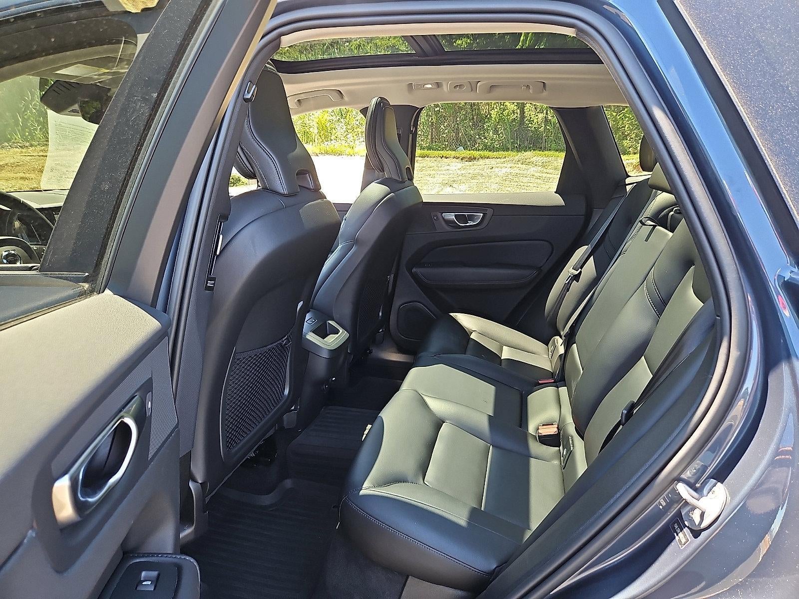 2024 Volvo XC60 B5 AWD Core Dark Theme