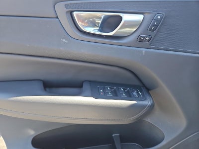 2024 Volvo XC60 B5 AWD Core Dark Theme