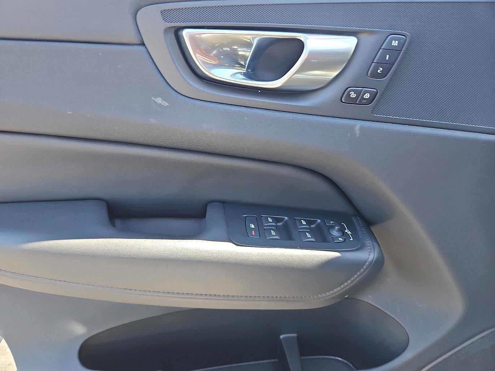 2024 Volvo XC60 B5 AWD Core Dark Theme