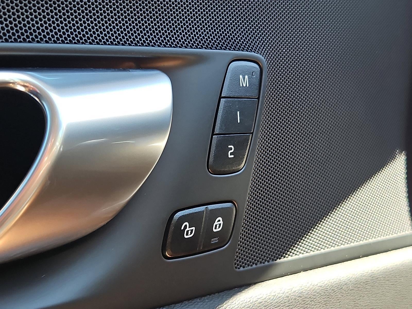 2024 Volvo XC60 B5 AWD Core Dark Theme
