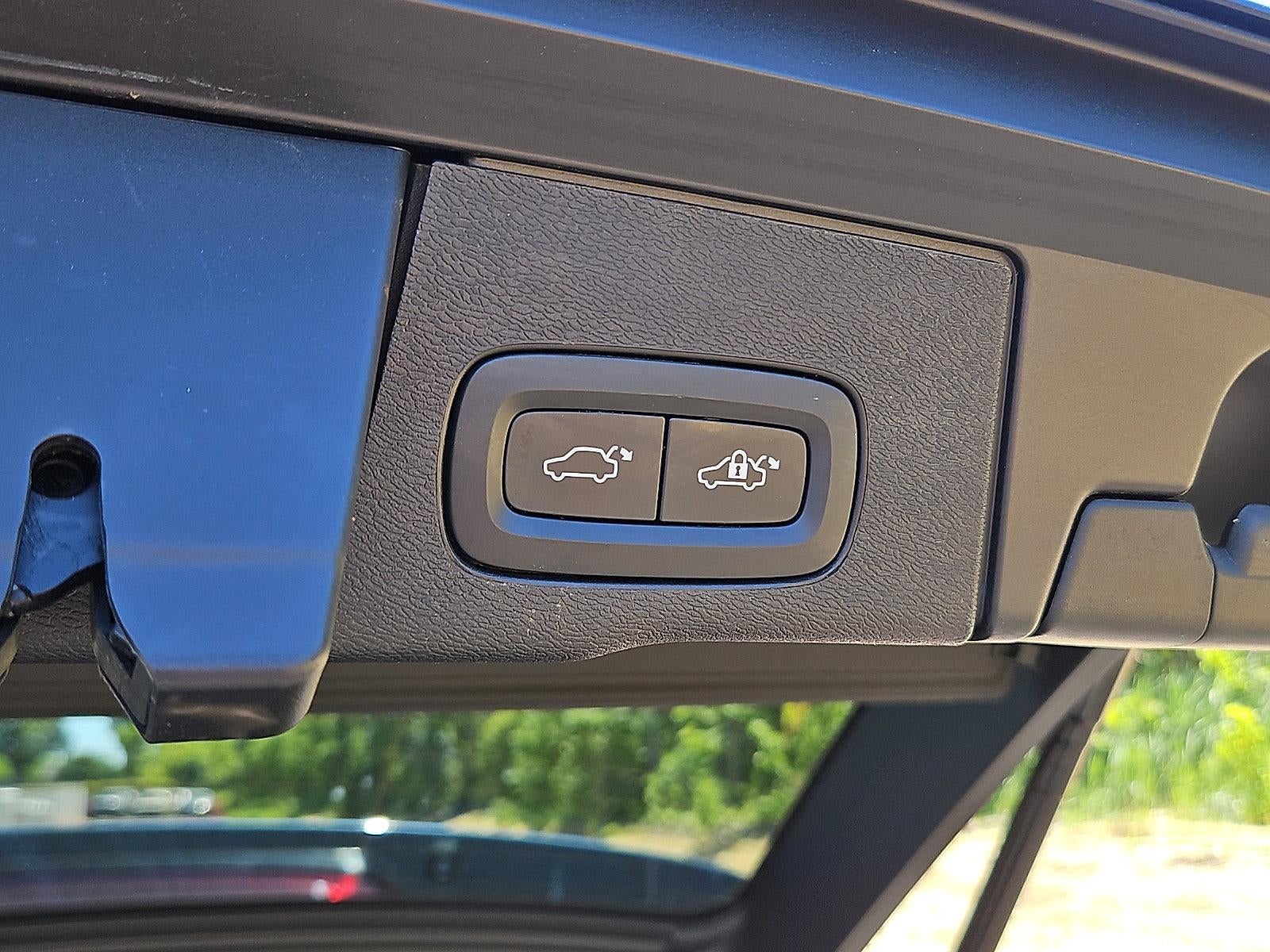 2024 Volvo XC60 B5 AWD Core Dark Theme
