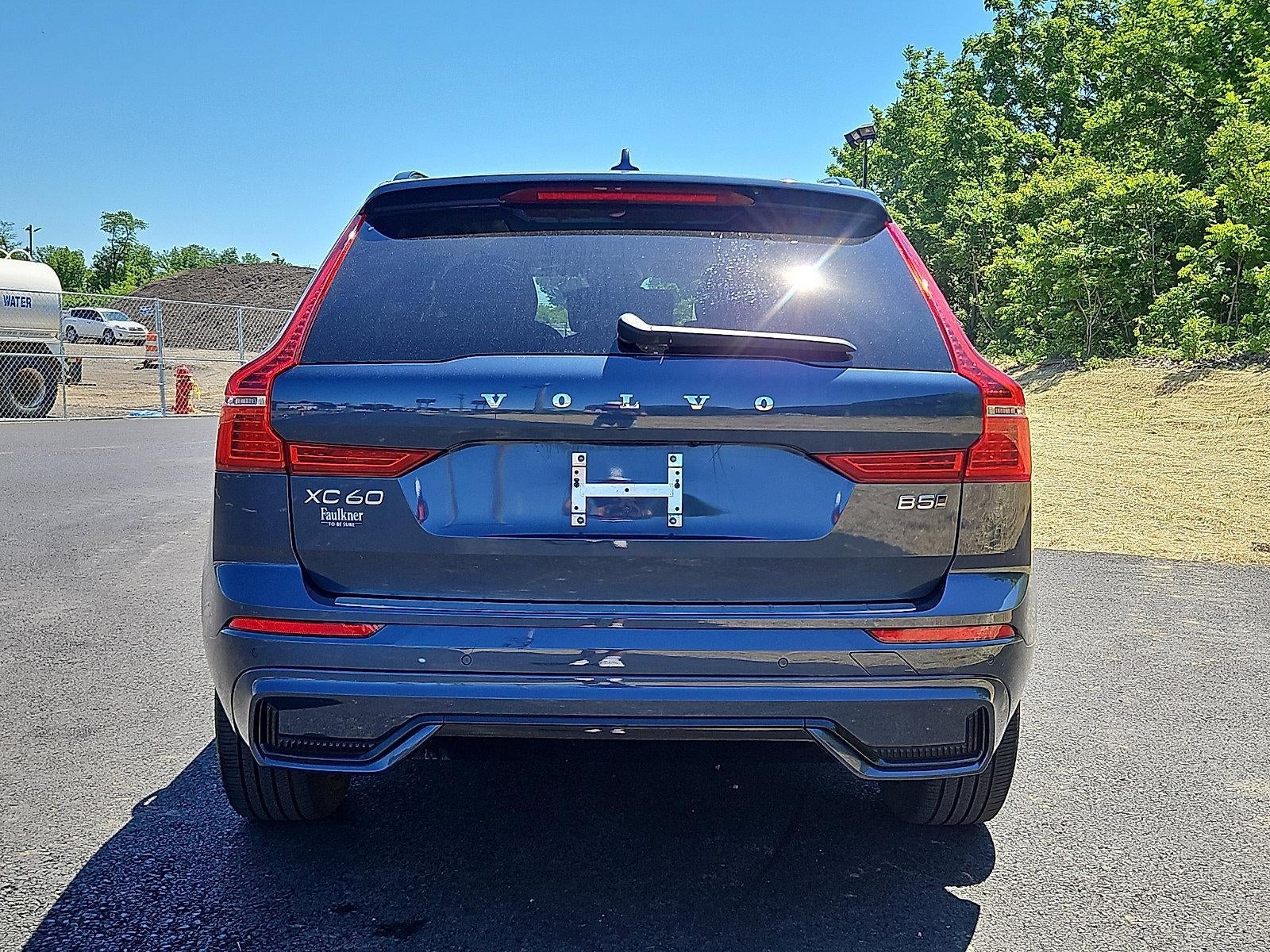2024 Volvo XC60 B5 AWD Core Dark Theme