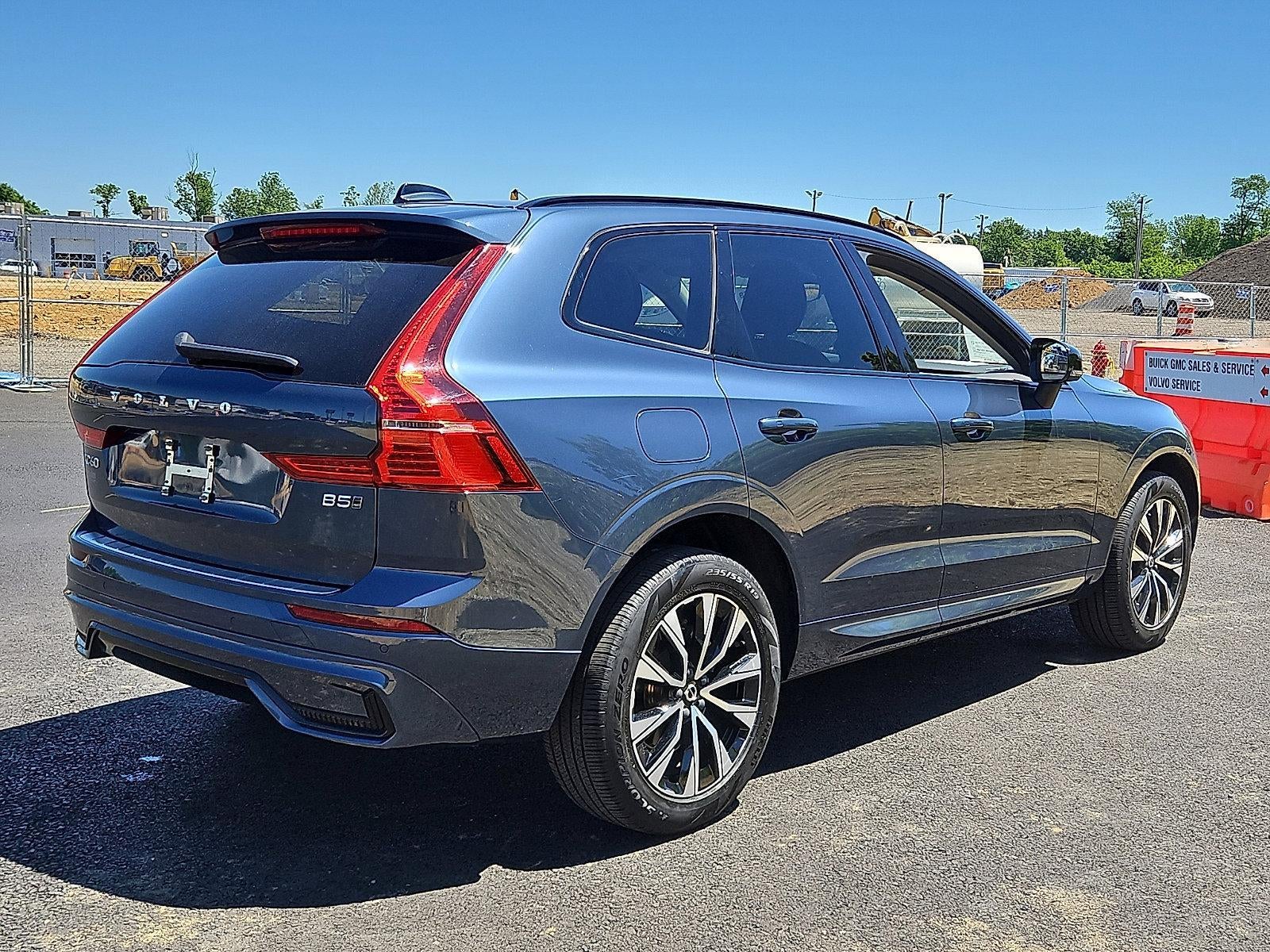 2024 Volvo XC60 B5 AWD Core Dark Theme