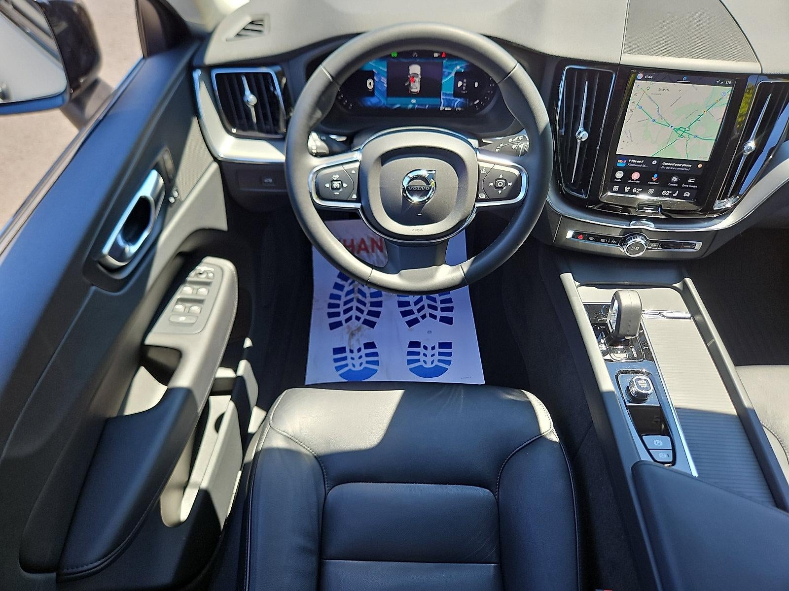 2024 Volvo XC60 B5 AWD Core Dark Theme