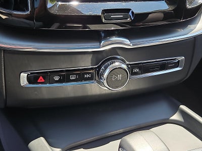 2024 Volvo XC60 B5 AWD Core Dark Theme