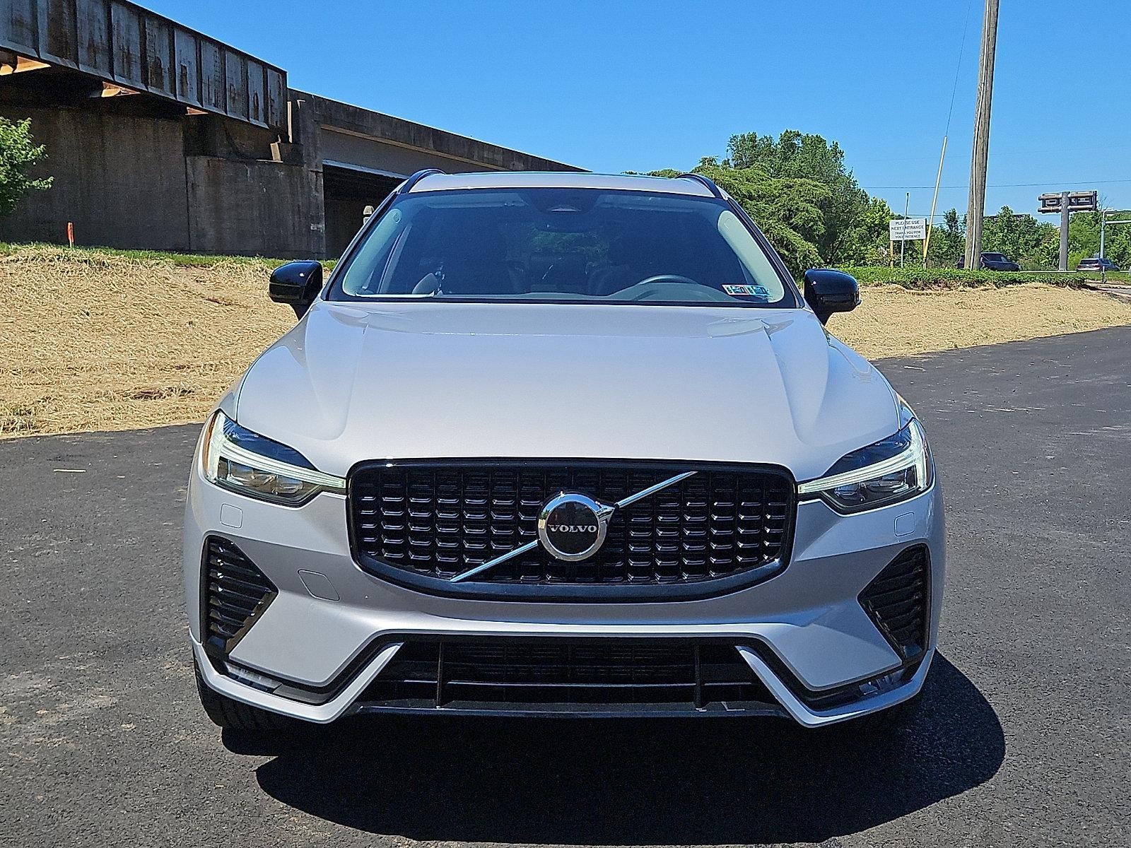 2024 Volvo XC60 B5 AWD Core Dark Theme