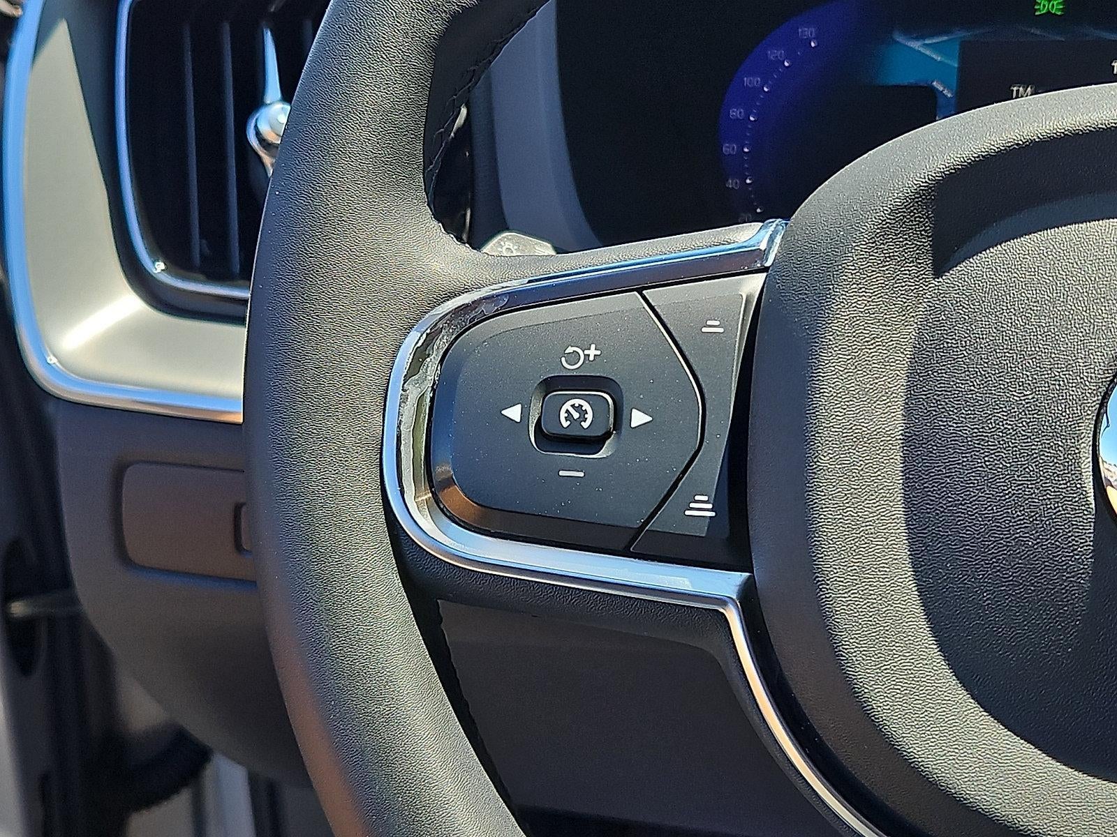 2024 Volvo XC60 B5 AWD Core Dark Theme