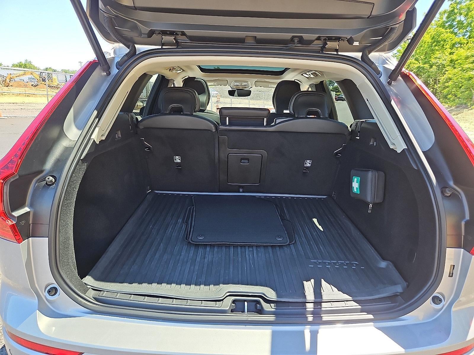 2024 Volvo XC60 B5 AWD Core Dark Theme