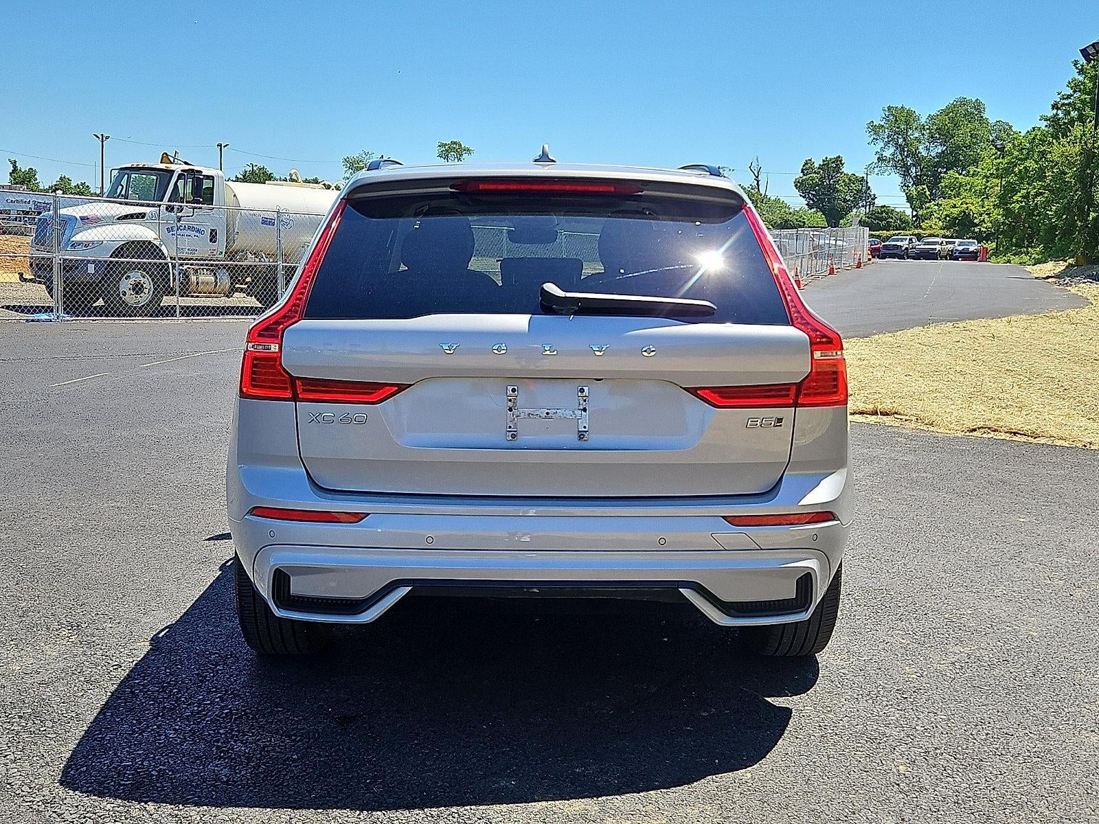 2024 Volvo XC60 B5 AWD Core Dark Theme