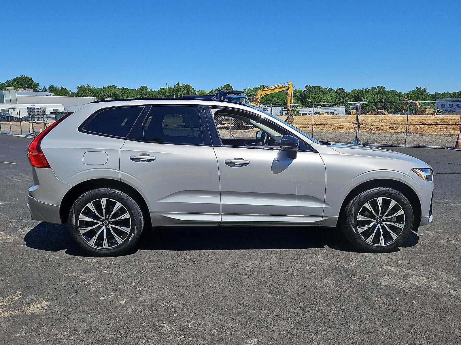 2024 Volvo XC60 B5 AWD Core Dark Theme