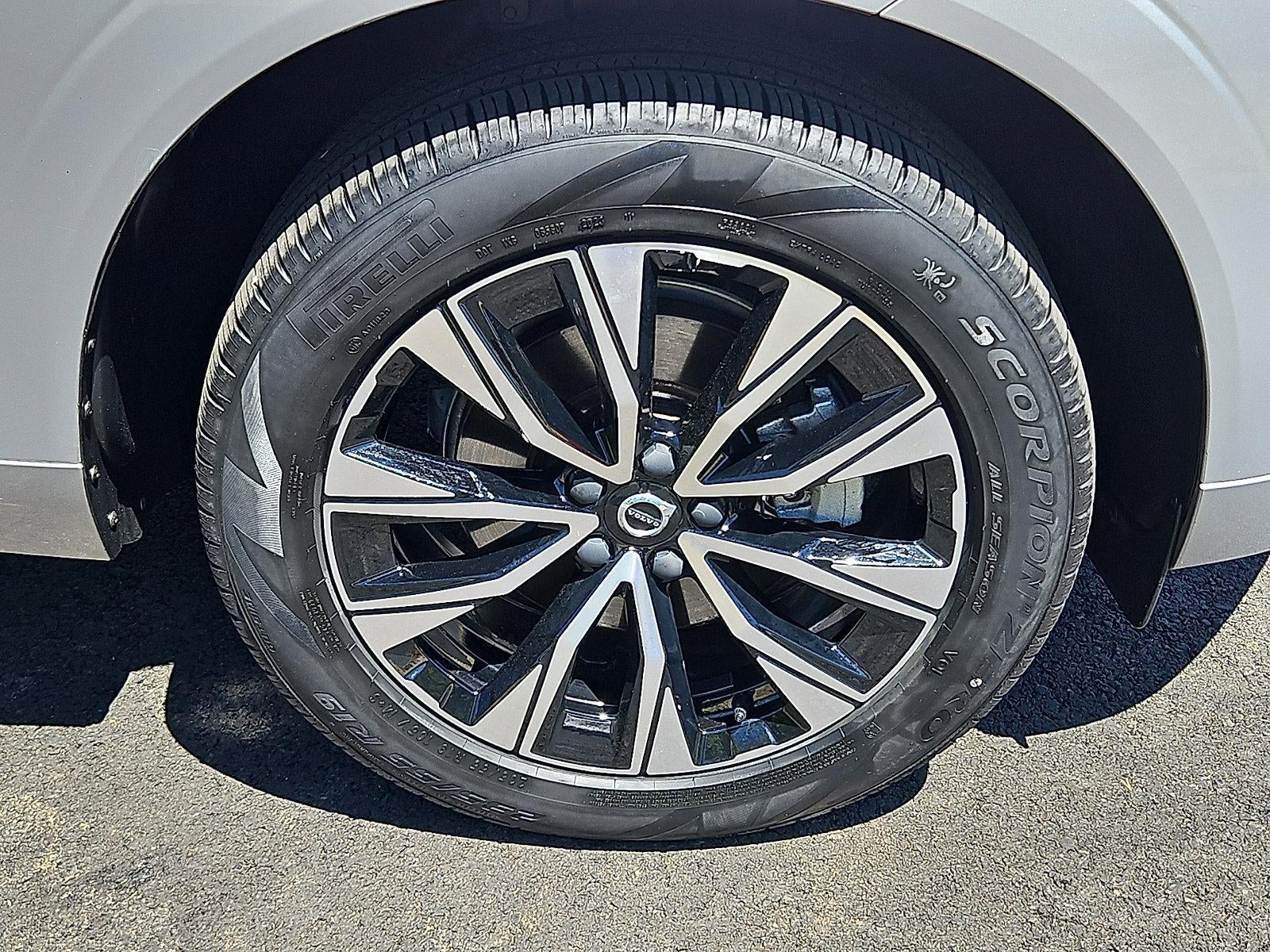 2024 Volvo XC60 B5 AWD Core Dark Theme