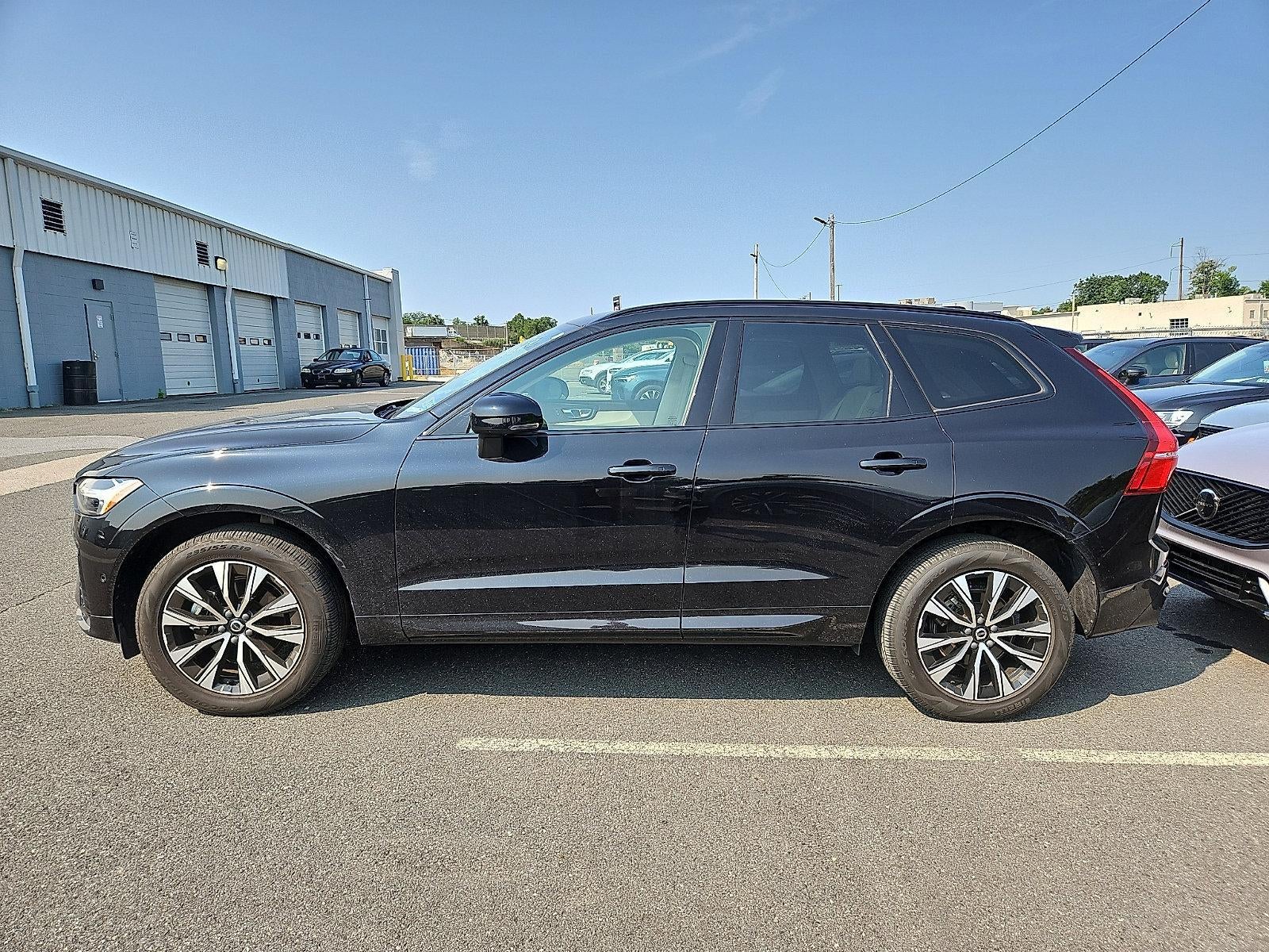 2024 Volvo XC60 B5 AWD Plus Dark Theme