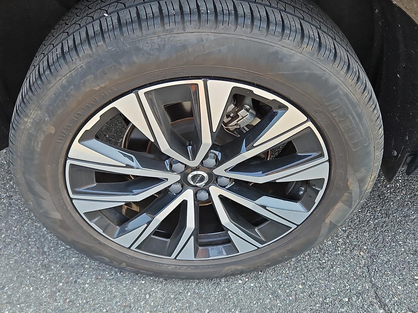 2024 Volvo XC60 B5 AWD Plus Dark Theme