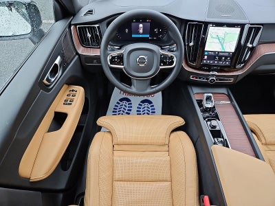 2024 Volvo XC60 B5 AWD Ultimate Dark Theme