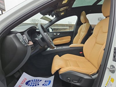 2024 Volvo XC60 B5 AWD Ultimate Dark Theme