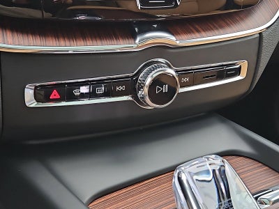 2024 Volvo XC60 B5 AWD Ultimate Dark Theme