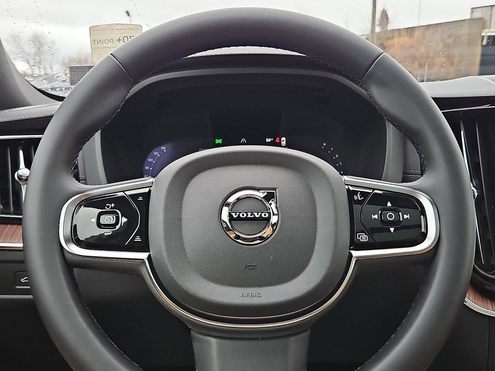 2024 Volvo XC60 B5 AWD Ultimate Dark Theme