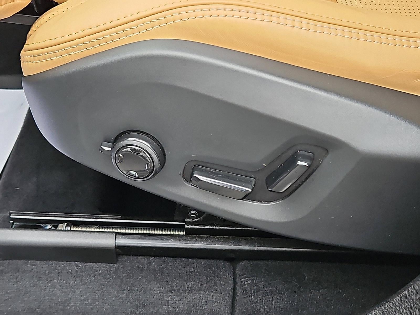 2024 Volvo XC60 B5 AWD Ultimate Dark Theme