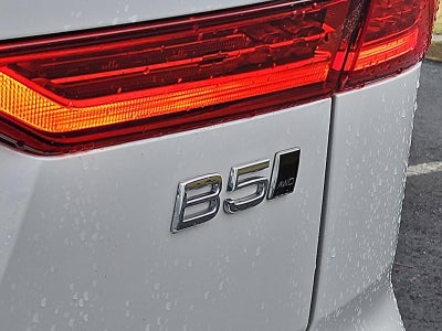 2024 Volvo XC60 B5 AWD Ultimate Dark Theme