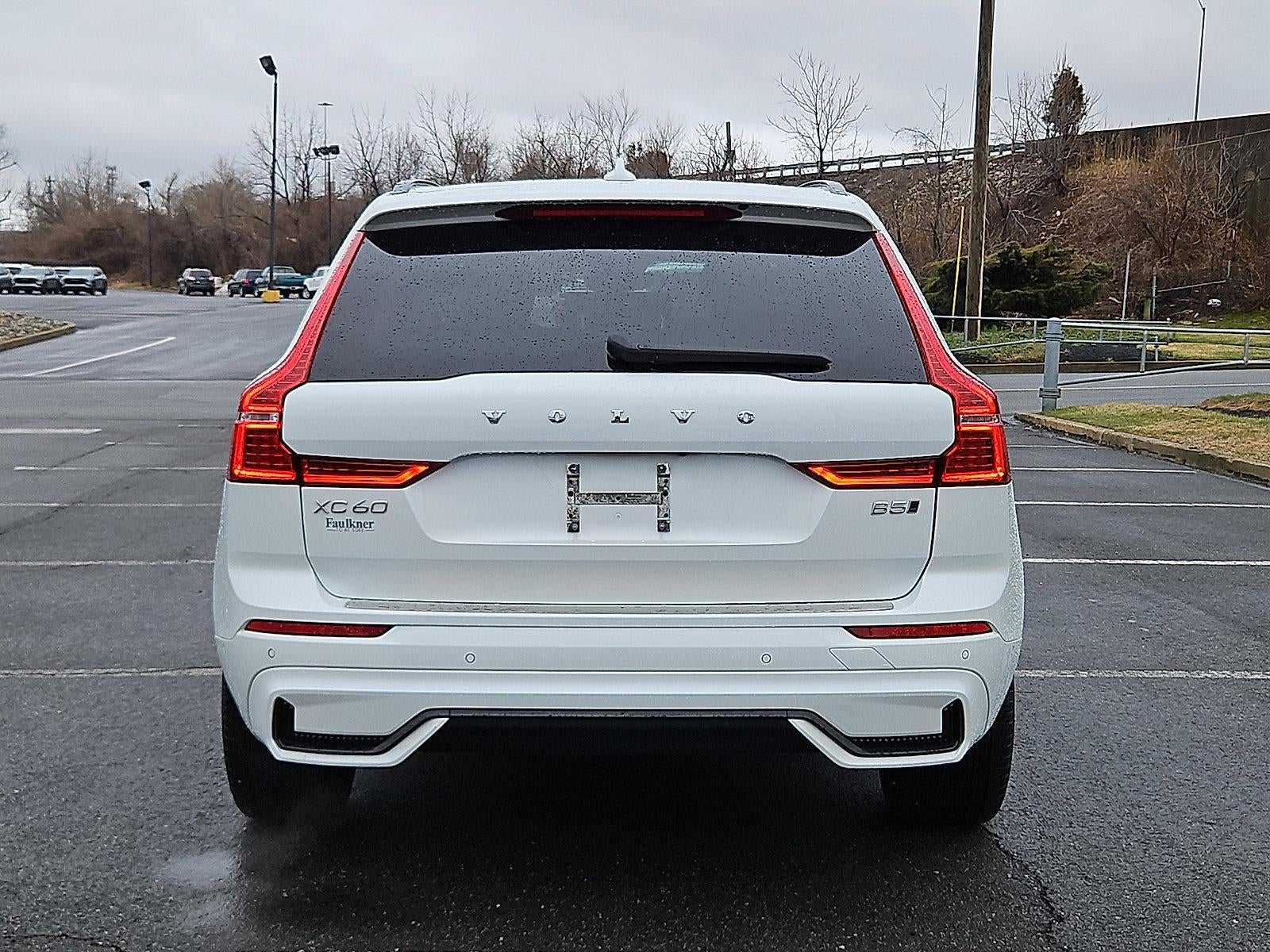 2024 Volvo XC60 B5 AWD Ultimate Dark Theme