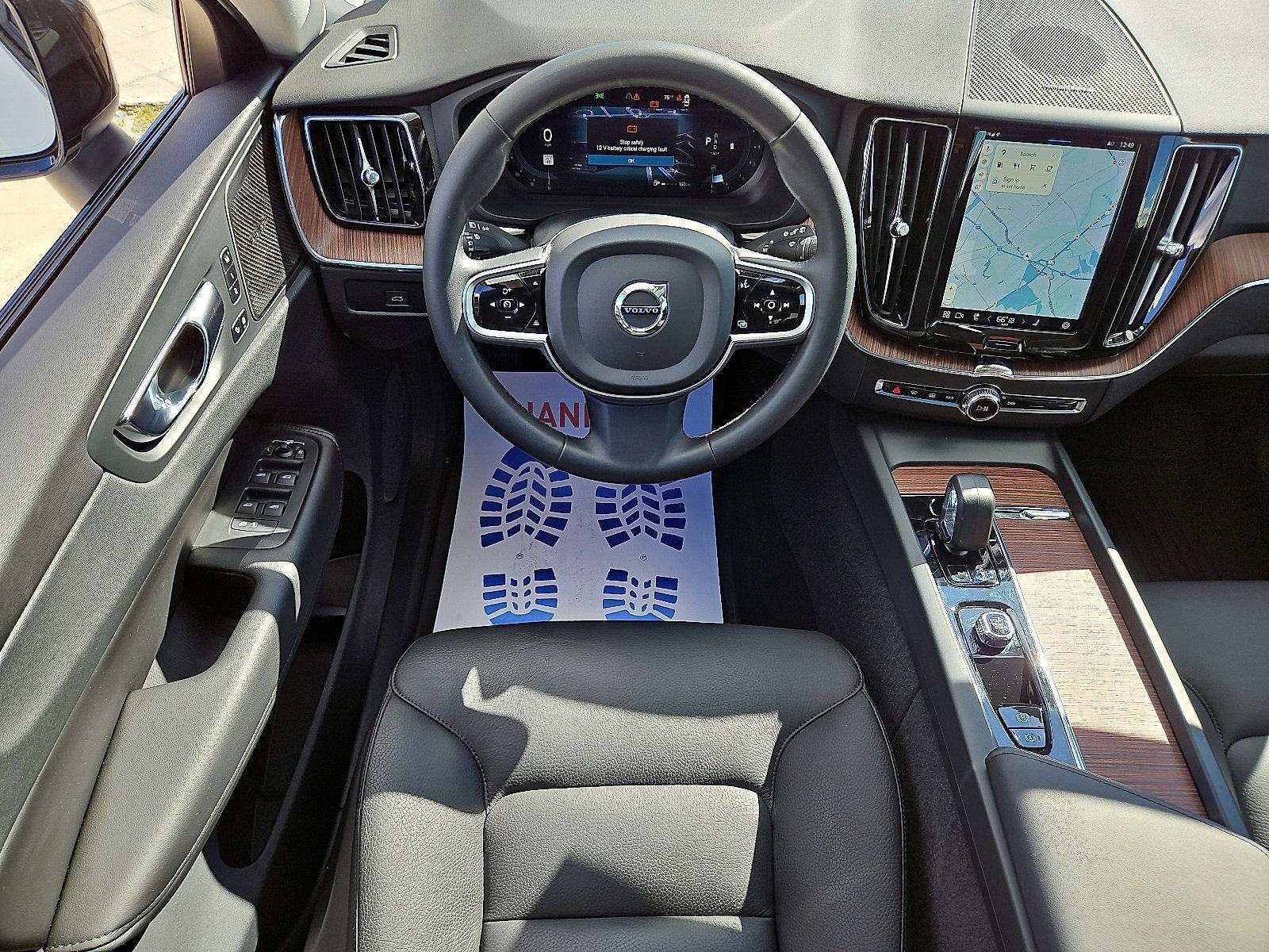 2023 Volvo XC60 B5 AWD Plus Dark Theme