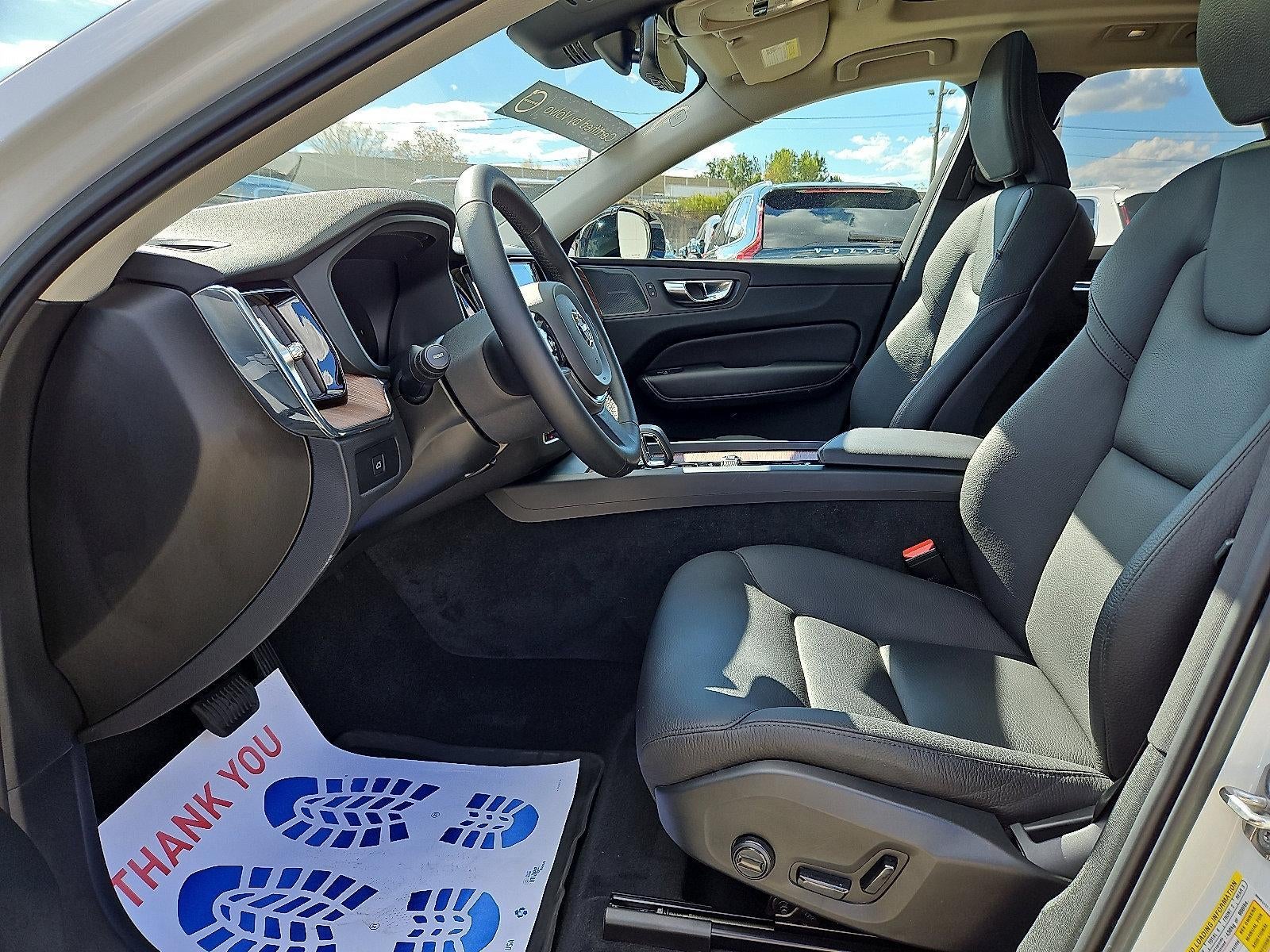 2023 Volvo XC60 B5 AWD Plus Dark Theme